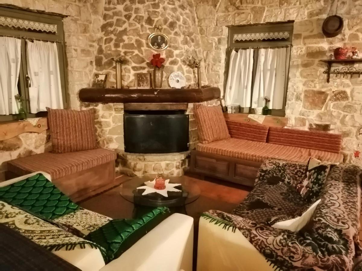 Yono'S Traditional House Ano Ravenia ภายนอก รูปภาพ