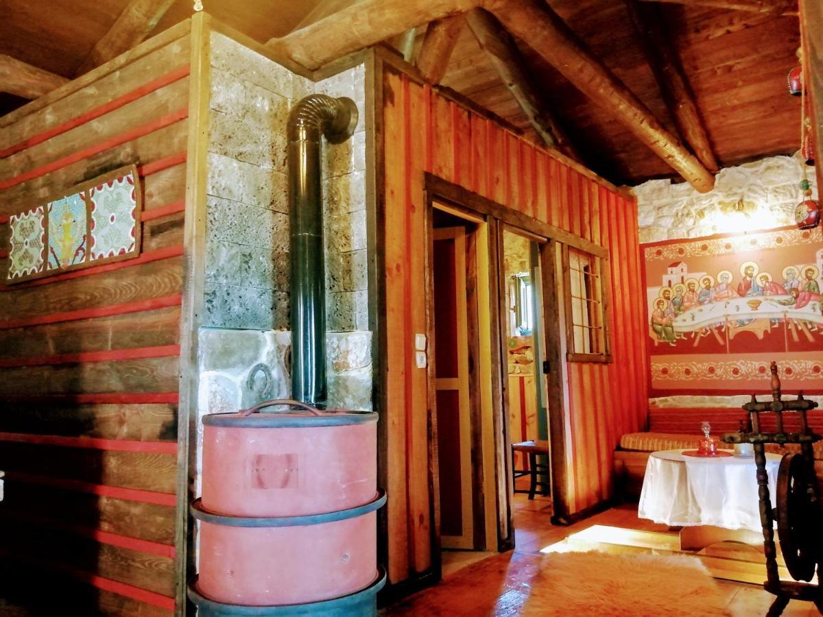 Yono'S Traditional House Ano Ravenia ภายนอก รูปภาพ